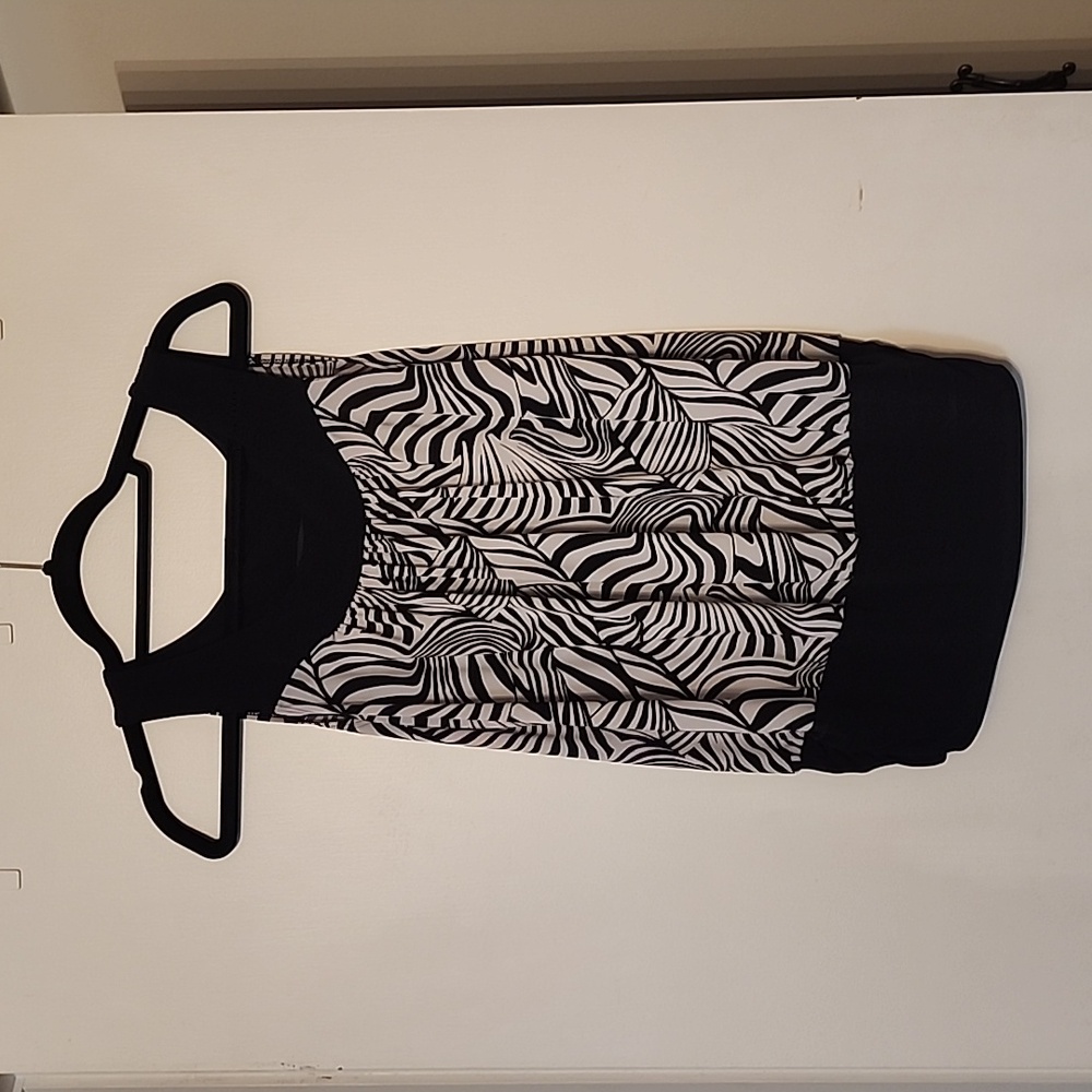 Womens Black and White Dressy Tank Top, Medium